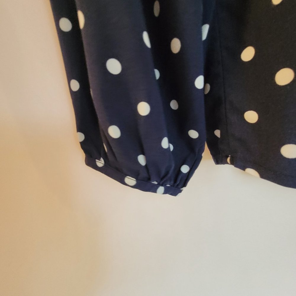 NEW WITHOUT TAGS - RELAXED POPOVER NAVY POLKA DOT BLOUSE - SIZE L - Picture 7 of 10